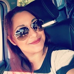 Meet your Posher, Claudia